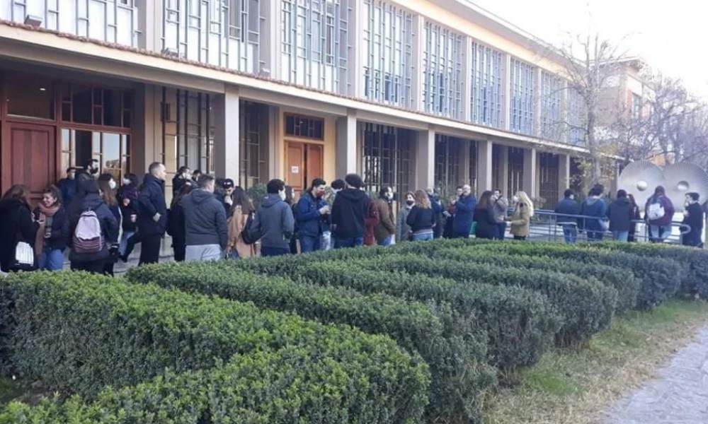 Θρίλερ στο Πανεπιστήμιο Πατρών: Φοιτήτρια καταγγέλει καθηγητή για σεξουαλική παρενόχληση